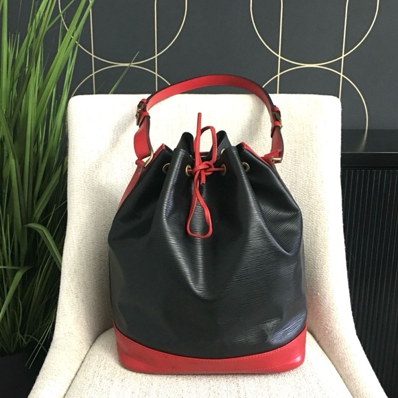 Authentic Louis Vuitton bucket bag black Epi leather - Picture 2 of 16
